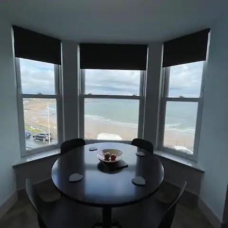 Superb 2 Bedroom Sea View Flat スカーバラ エクステリア 写真