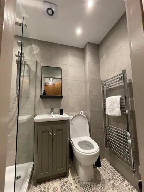 Superb 2 Bedroom Sea View Flat スカーバラ エクステリア 写真