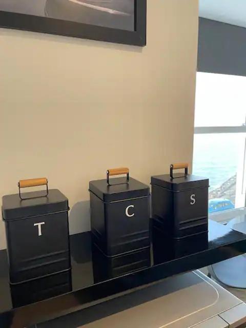 Superb 2 Bedroom Sea View Flat スカーバラ エクステリア 写真
