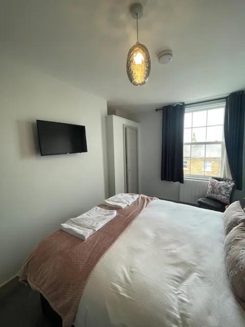 Superb 2 Bedroom Sea View Flat スカーバラ エクステリア 写真