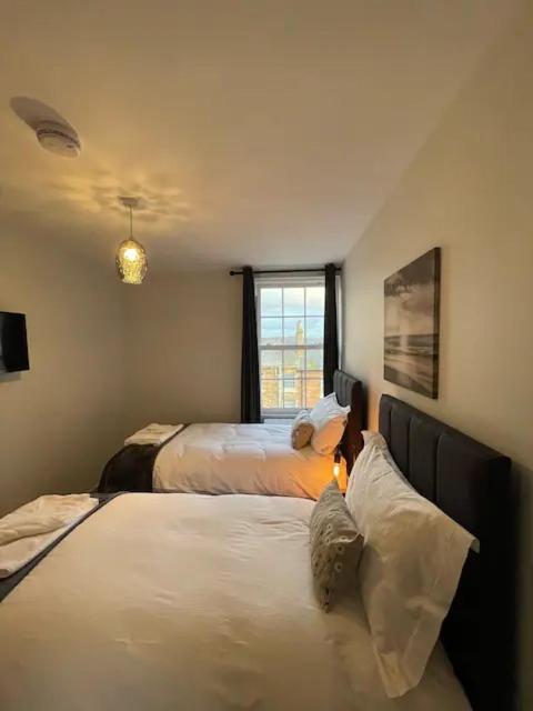 Superb 2 Bedroom Sea View Flat スカーバラ エクステリア 写真